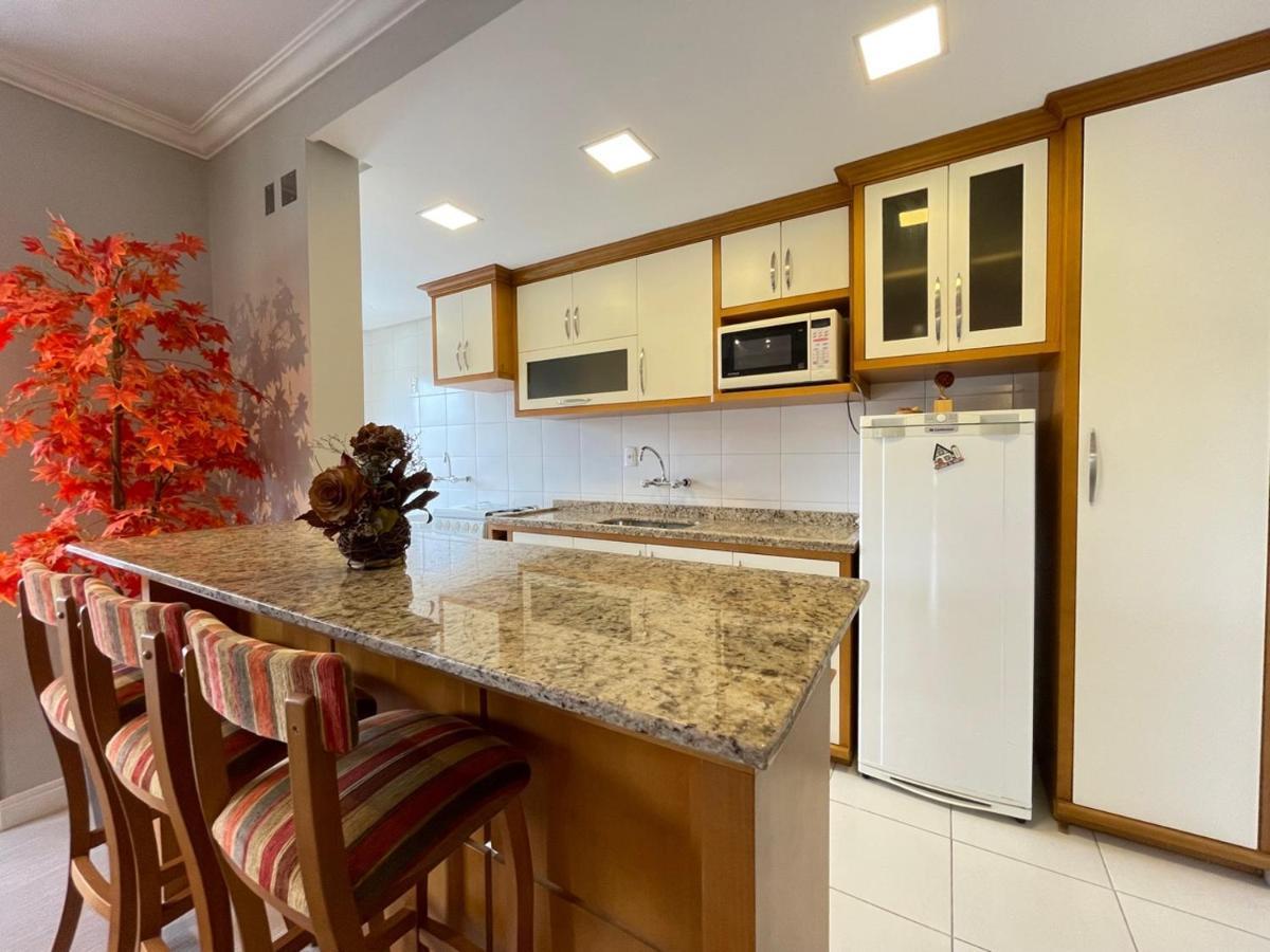 Em Uma Avenidas Charmosa De Rs. Apartamento